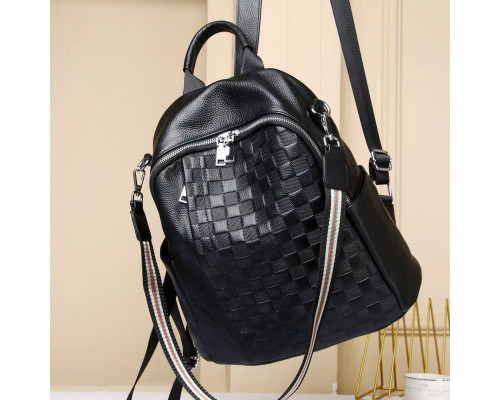 Шкіряний жіночий рюкзак з тисненням 25х30х11, сумка наплічна з шахматним візерунком, чорна