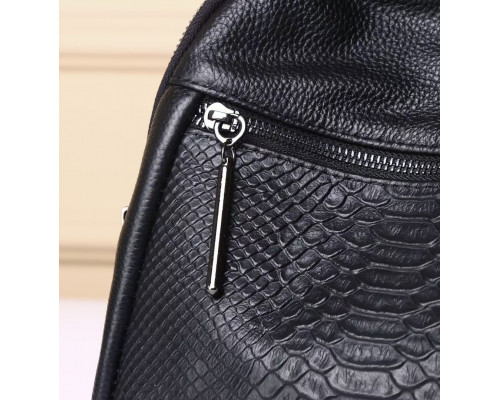 Рюкзак жіночий шкіряний з тисненням під рептилію 23х30х13, сумка наплічна для міста, чорна
