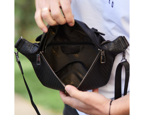 Стильна чоловіча бананка з натуральної гладкої шкіри 22х27х8, рюкзак нагрудний з принтом NM-58744 чорний