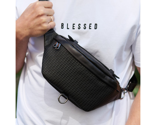 Стильна чоловіча бананка з натуральної гладкої шкіри 22х27х8, рюкзак нагрудний з принтом NM-58744 чорний