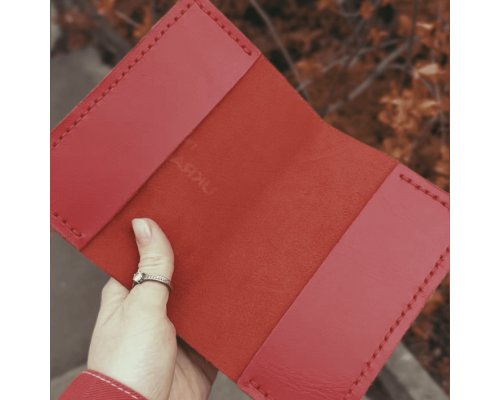 Обкладинка на паспорт жіноча червона Тризуб