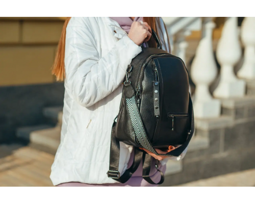 Жіночий шкіряний рюкзак міський 23х32х13, сумка для міста, подорожей та відпочинку, чорна