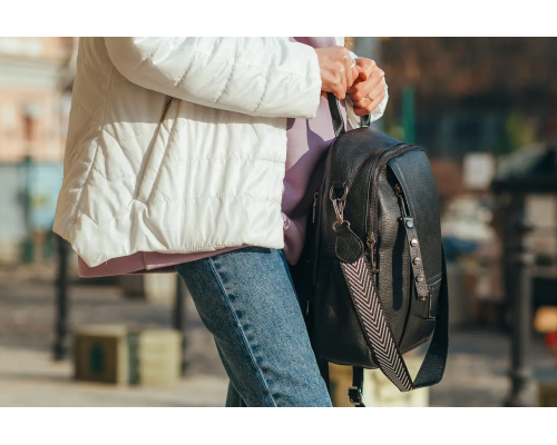 Жіночий шкіряний рюкзак міський 23х32х13, сумка для міста, подорожей та відпочинку, чорна