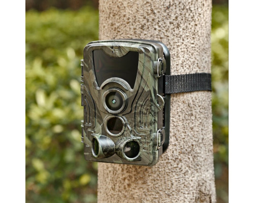 Фотоловушка Suntek HC 801A з дальністю 25 м, кутом огляду 120°, датчиком руху та нічною зйомкою, захистом від вологи та пилу IP65.