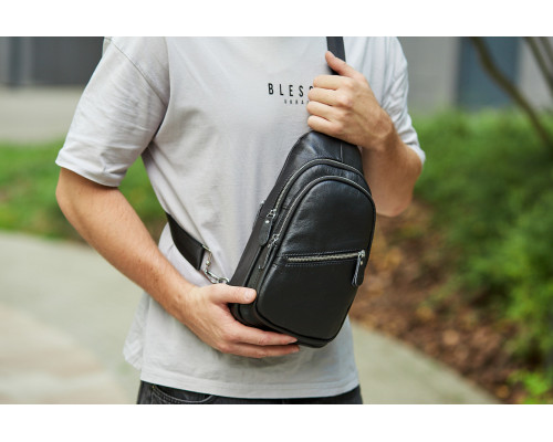 Чоловіча нагрудна сумка рюкзак 31х17х9, бананка зі шкіри на плечі Tiding Bag 79906 чорна